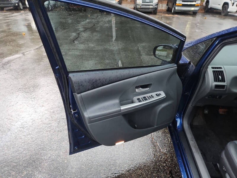 2013 Toyota Prius v Five