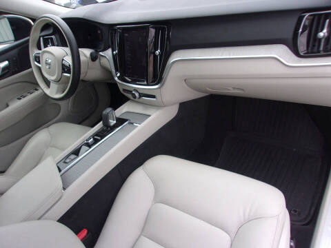 2024 Volvo S60 B5 Plus Dark Theme