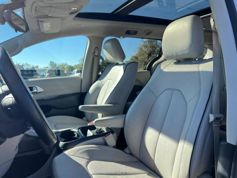 2017 Chrysler Pacifica Hybrid Platinum