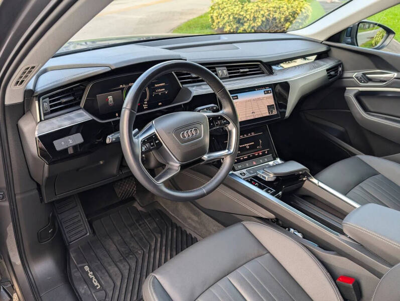2021 Audi e-tron quattro Premium
