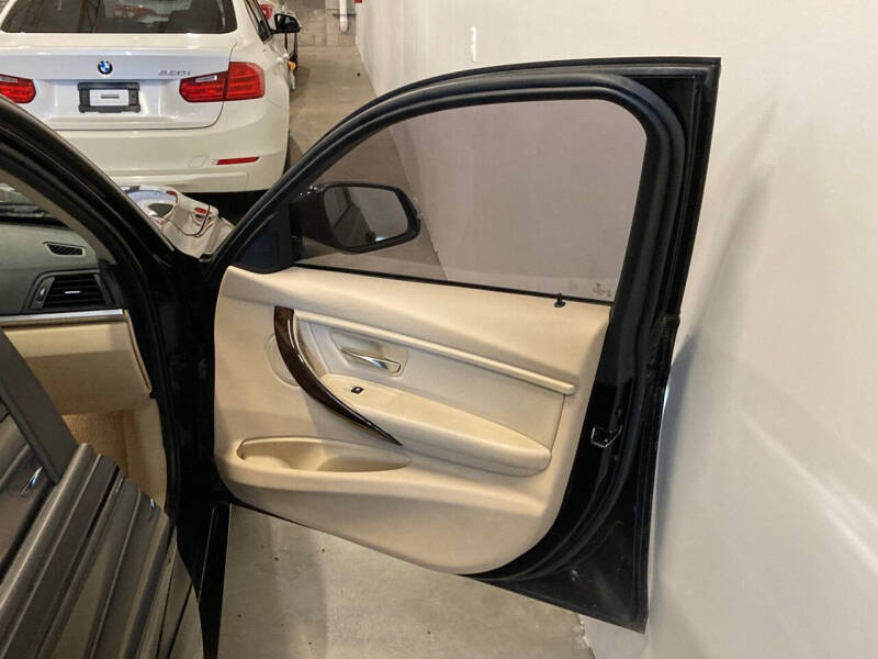 2014 BMW 3 Series 320i
