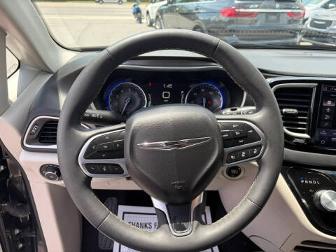 2023 Chrysler Pacifica Touring L