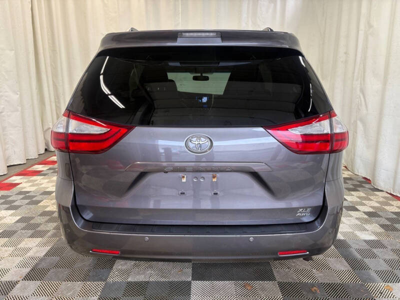 2016 Toyota Sienna XLE 7-Passenger
