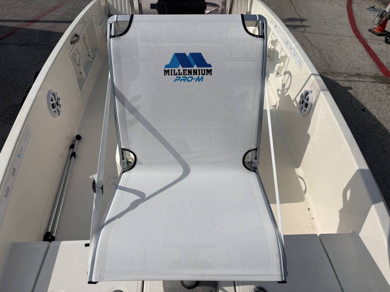 2019 Bayliner Element F18