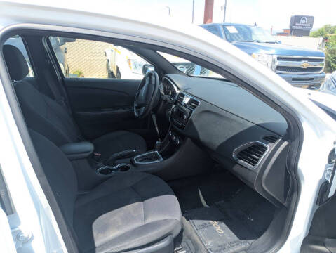2013 Chrysler 200 LX