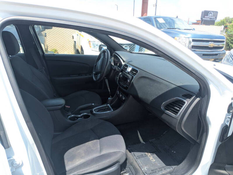 2013 Chrysler 200 LX
