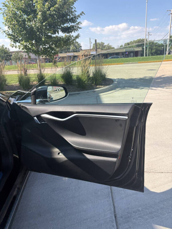 2016 Tesla Model S 90D