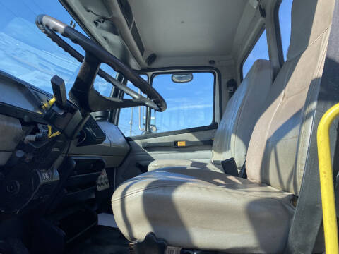 2002 Freightliner FL60