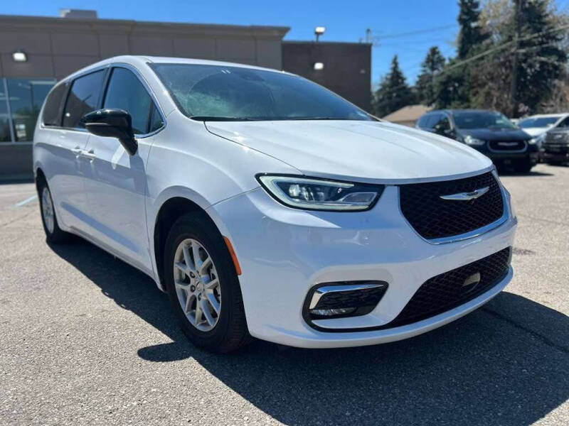 2025 Chrysler Pacifica Select