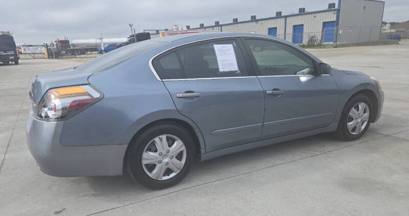 2011 Nissan Altima S photo 18