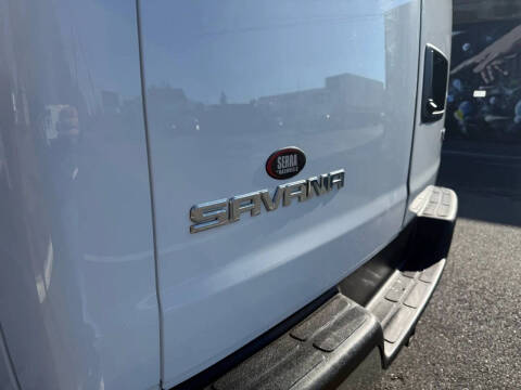 2022 GMC Savana 2500