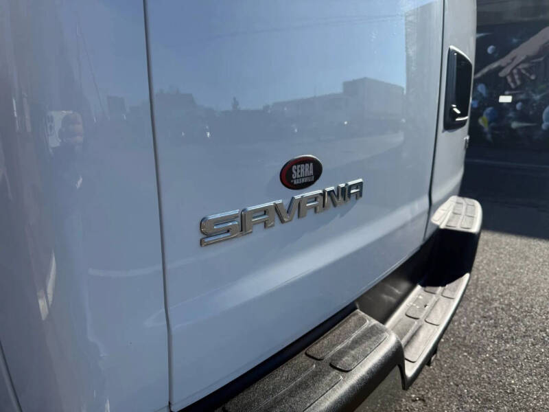 2022 GMC Savana 2500