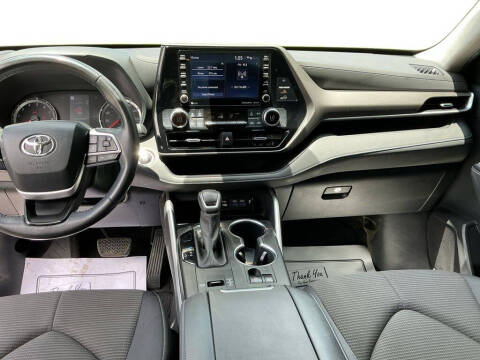 2022 Toyota Highlander LE