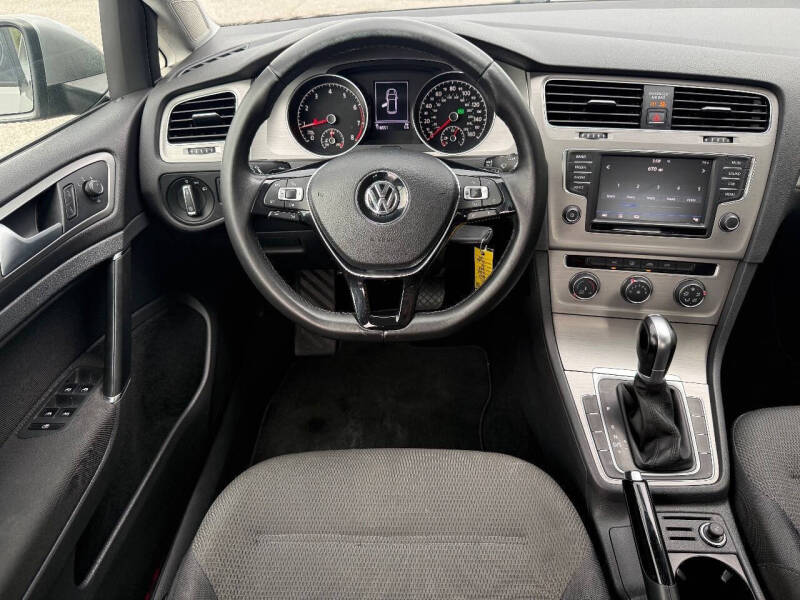 2017 Volkswagen Golf TSI S