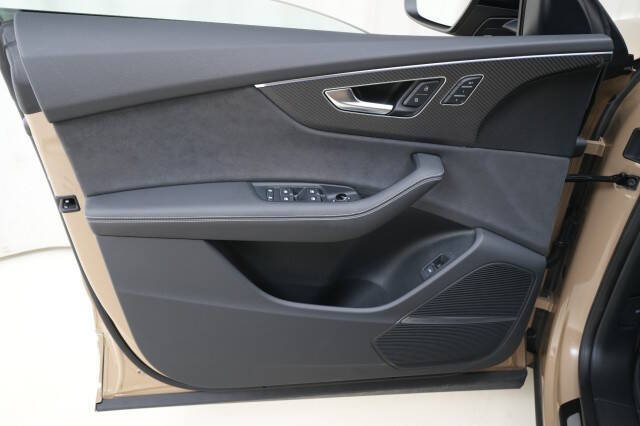 2024 Audi SQ8 4.0T quattro Premium Plus