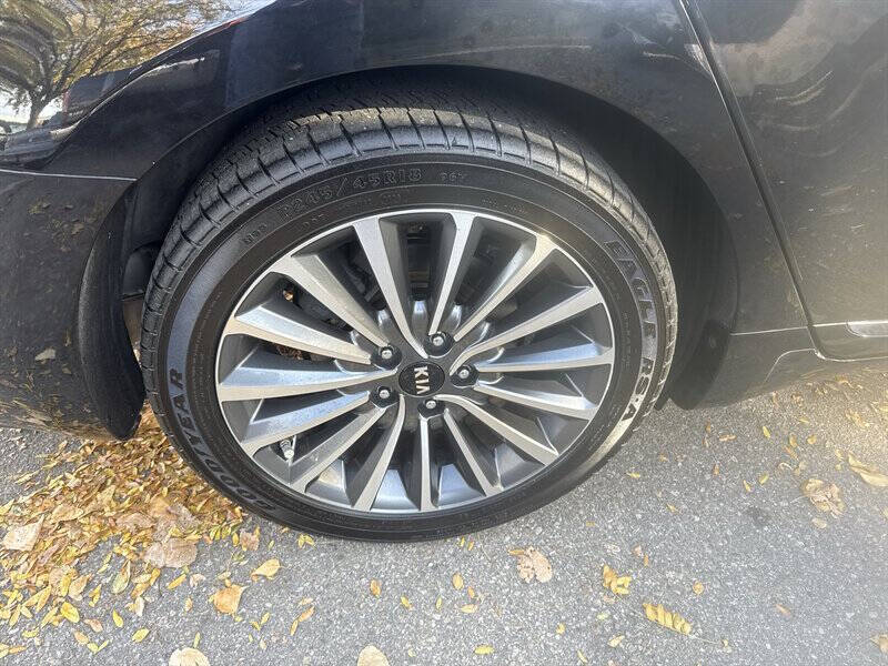 2017 Kia Cadenza Premium