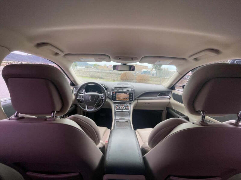 2017 Lincoln Continental Select