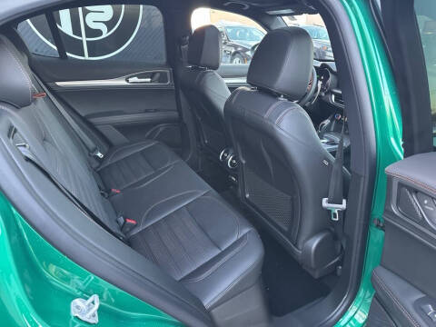 2025 Alfa Romeo Stelvio Intensa