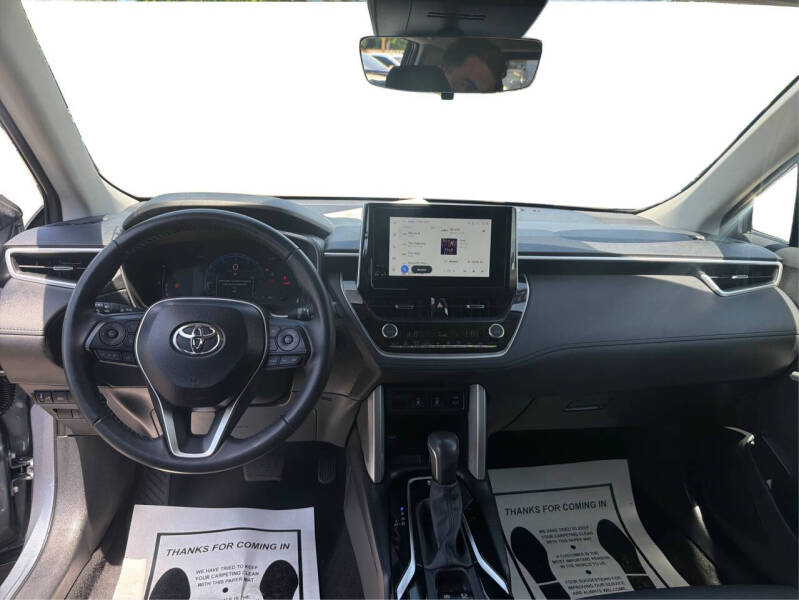 2025 Toyota Corolla Cross XLE