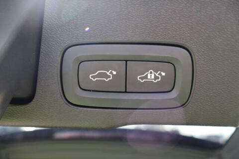 2022 Volvo XC60 B5 Momentum