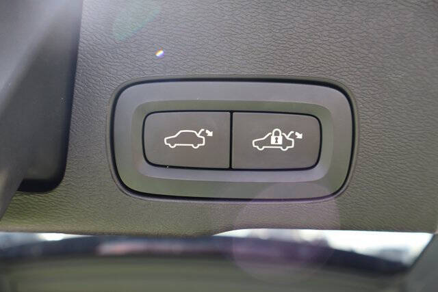 2022 Volvo XC60 B5 Momentum