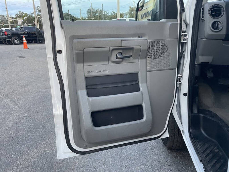 2011 Ford E-Series E-350 SD XLT