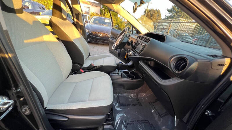 2016 Toyota Prius c One