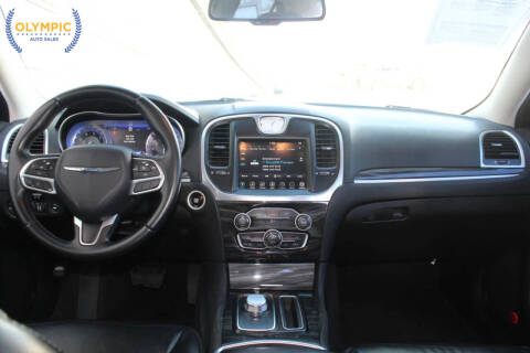 2017 Chrysler 300 Limited