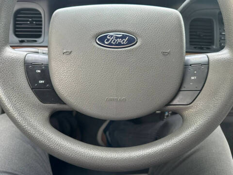 2005 Ford Crown Victoria