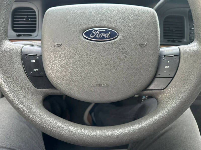 2005 Ford Crown Victoria