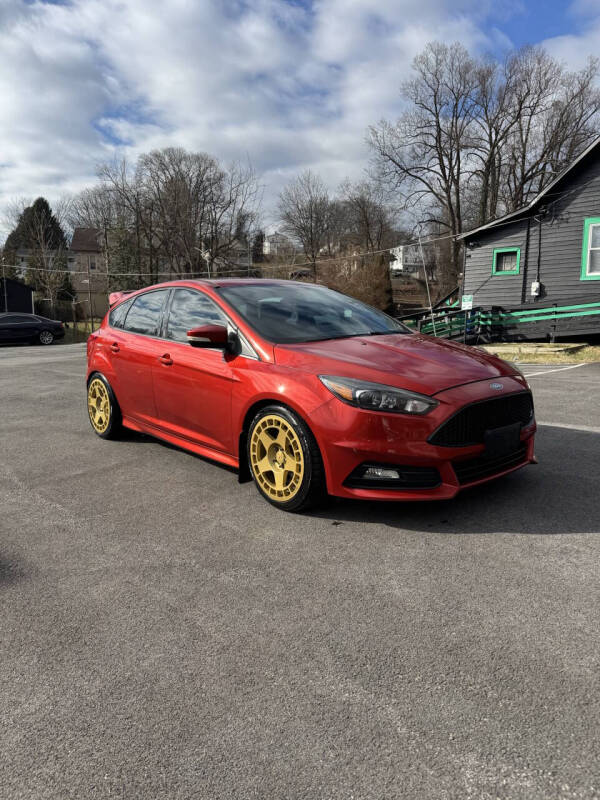 2018 Ford Focus ST's photo