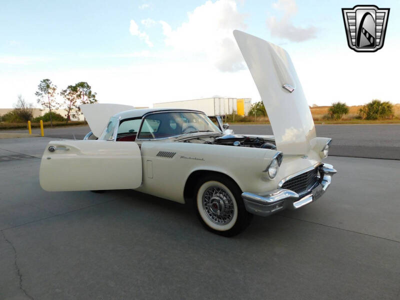 1957 Ford Thunderbird