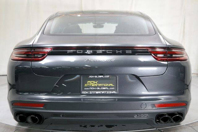 2018 Porsche Panamera 4 Executive