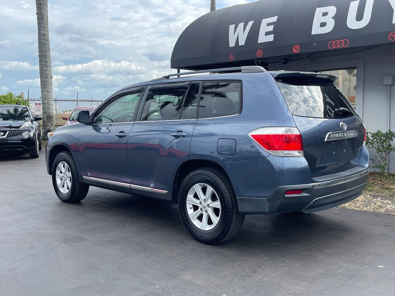 2011 Toyota Highlander  - $13,900