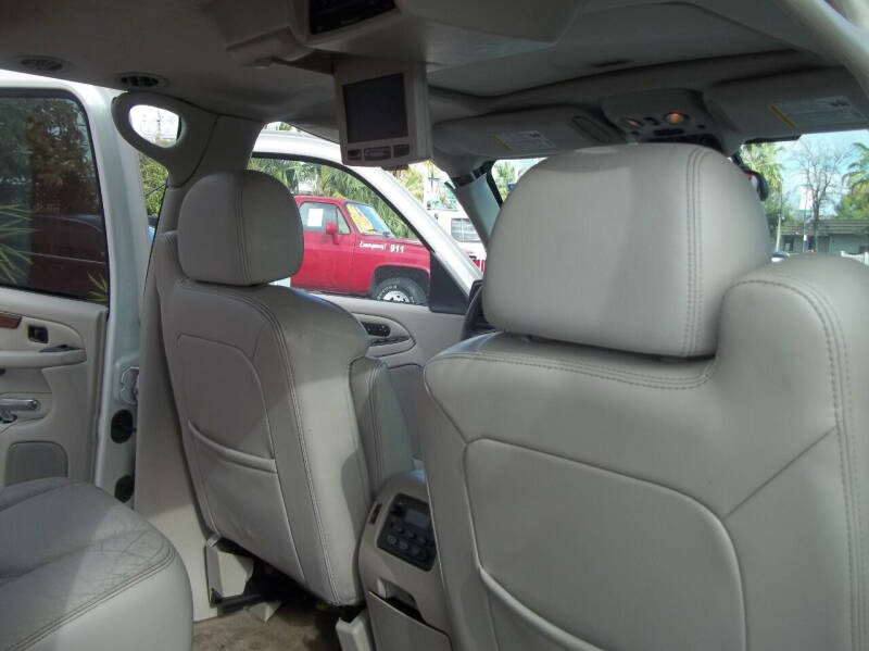 2004 Cadillac Escalade Base photo 33