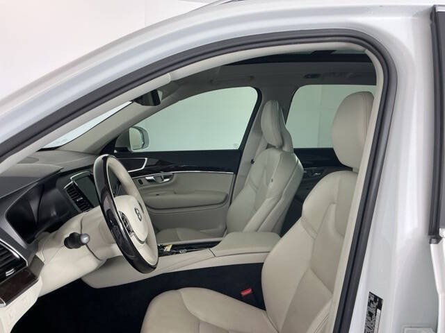 2017 Volvo XC90 T6 Momentum