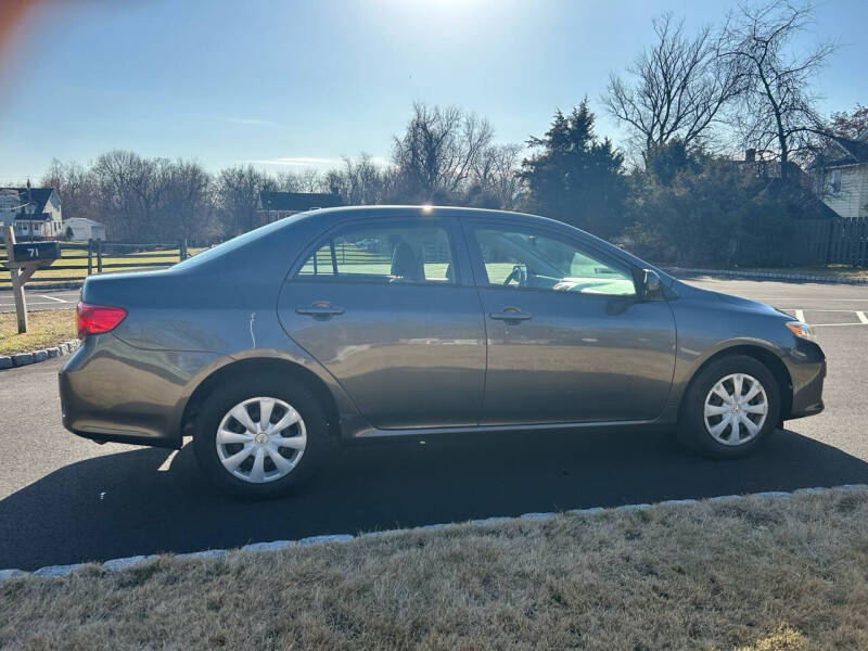 2010 Toyota Corolla LE photo 11