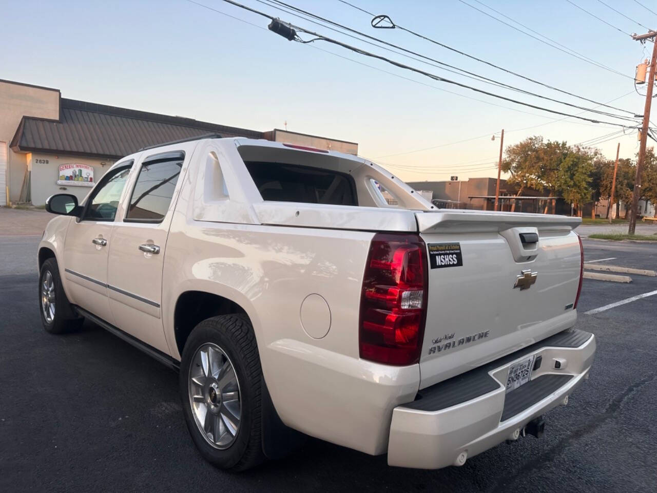 2010 Chevrolet Avalanche for sale at Sarenco Auto Inc in Dallas, TX