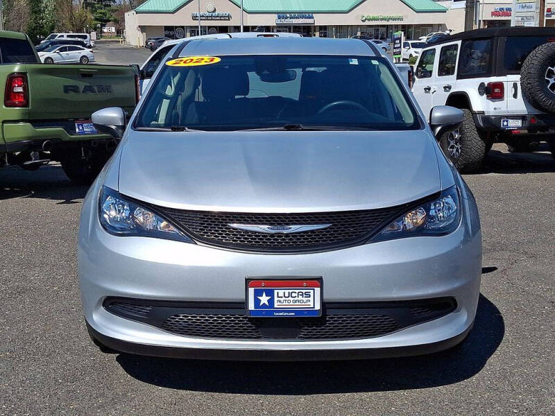 2023 Chrysler Voyager LX