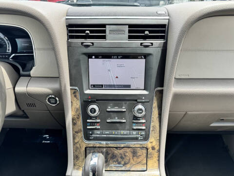 2017 Lincoln Navigator Select