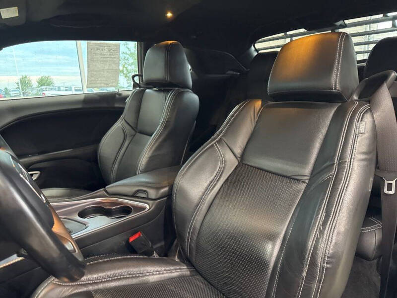 2015 Dodge Challenger SXT