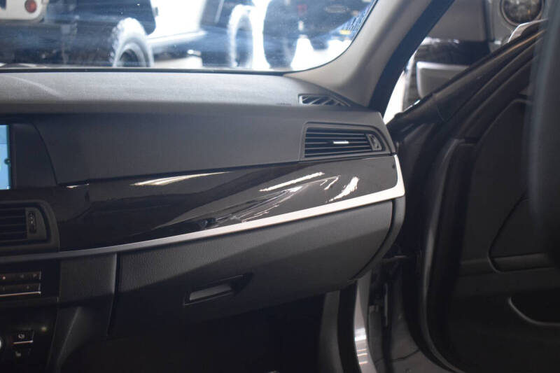 2012 BMW 5 Series 528i