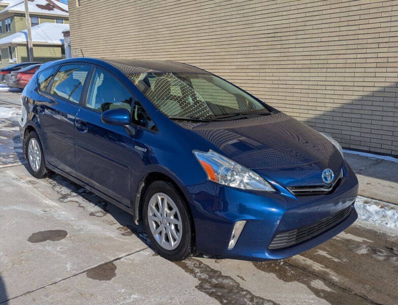 2012 Toyota Prius v Two