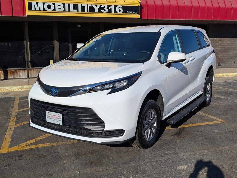 2026 Toyota Sienna LE 8-Passenger