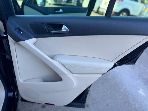 2012 Volkswagen Tiguan LE