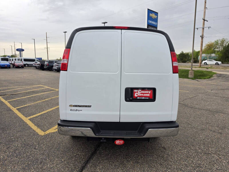 2025 Chevrolet Express 2500