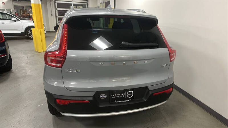 2025 Volvo XC40 B5 Core Bright Theme
