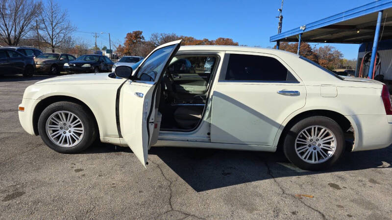 2010 Chrysler 300 for sale at Dave-O Motor Co. in Haltom City TX