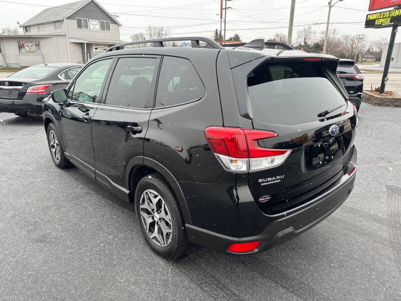 2022 Subaru Forester Premium photo 8