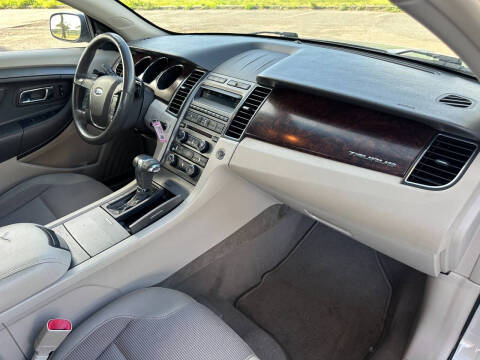 2010 Ford Taurus SEL
